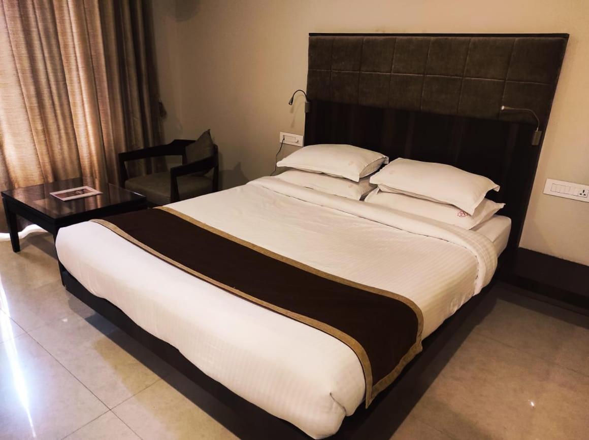 Hotel Rasika Kolhapur Luaran gambar